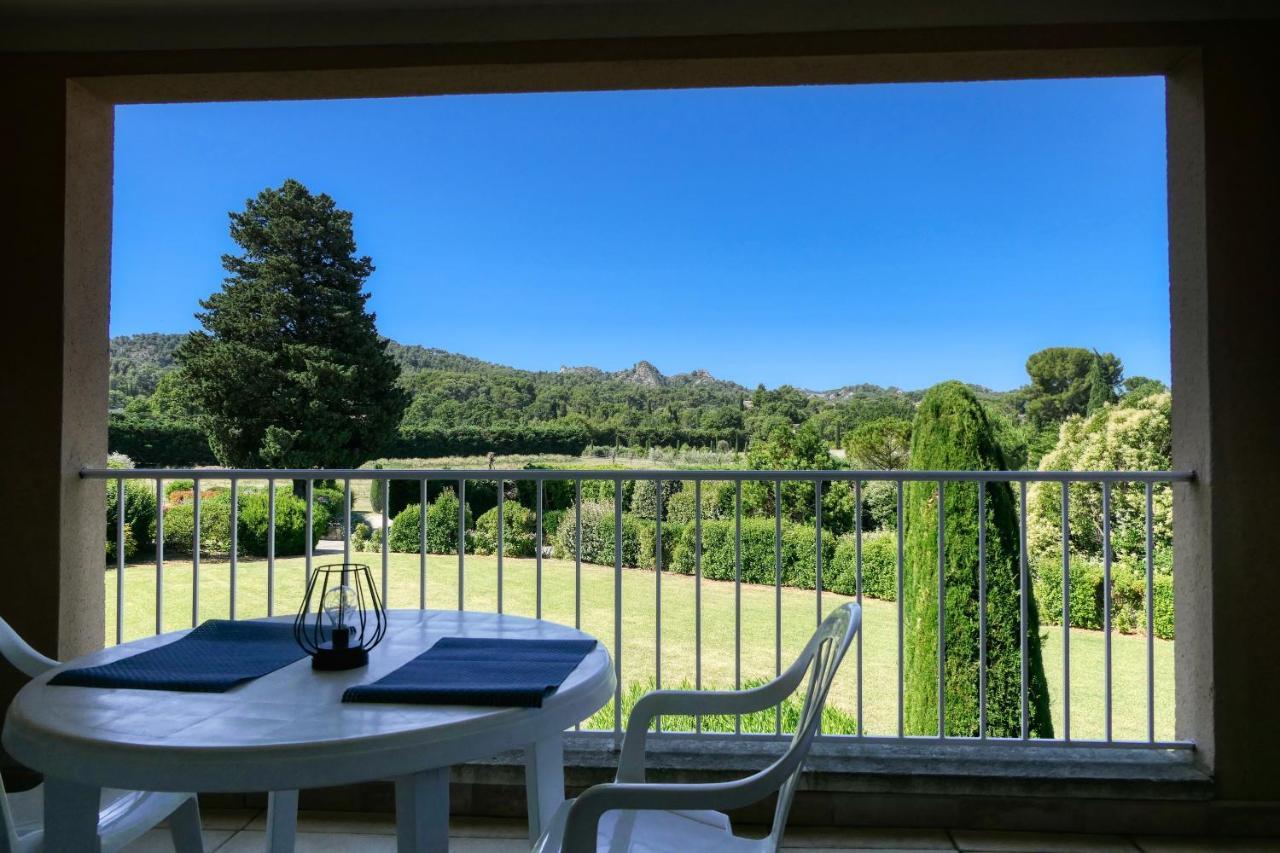 Les Residences De Metifiot Saint-Rémy-de-Provence Екстериор снимка